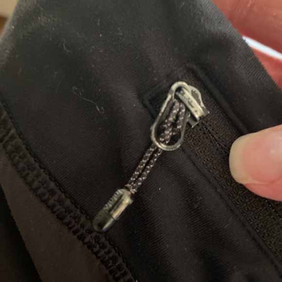 2 Lululemon Speed Shorts Size 6 - Picture 4 of 4